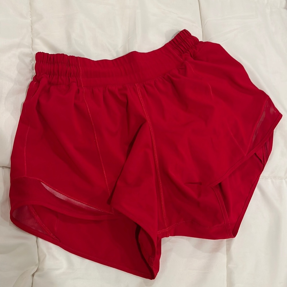 Size 6 Lulu Lemon Hotty Hot Shorts. 4”